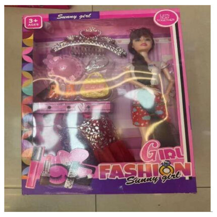 عروسة Fashion بتاج وإكسسوارات